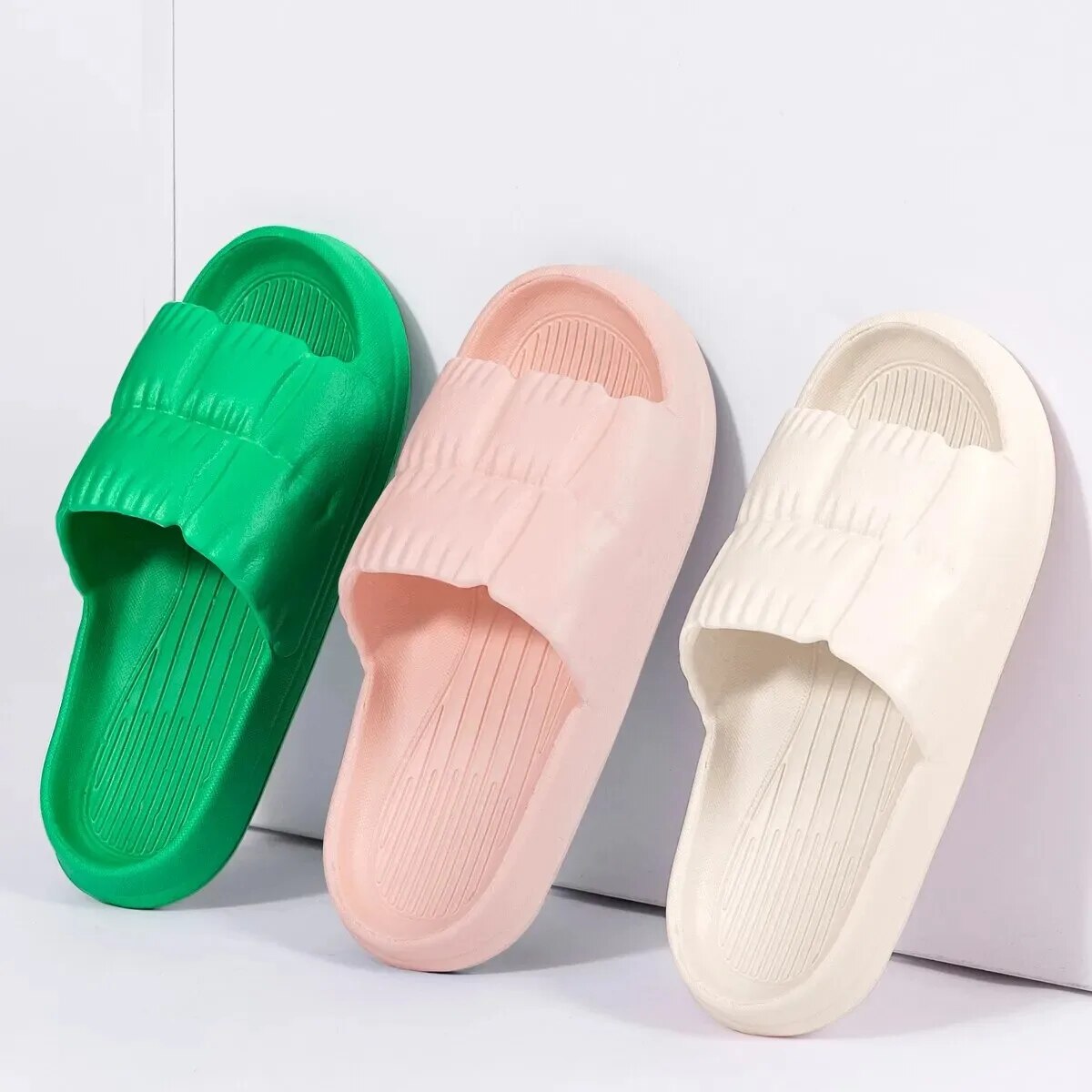 Outdoor Camping Slippers - 女性ソフトソールクラウドスリッパ厚いプラットフォーム屋内屋外ビーチサンダル夏 EVA ノンスリップフリップフロップ